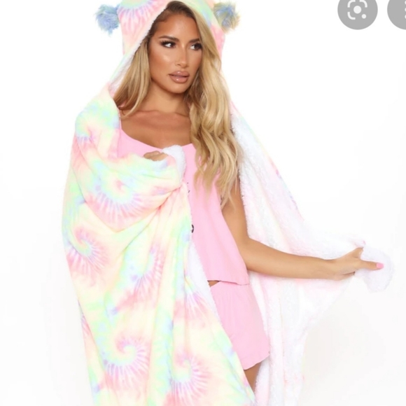 Other - ⭐️SALE⭐️Tie Dyed Hooded Blanket